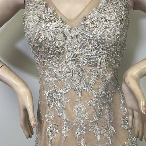 Ivonne D exclusively for Mon Cheri embroidery sleevelessV-neck wedding dress - Picture 4 of 17